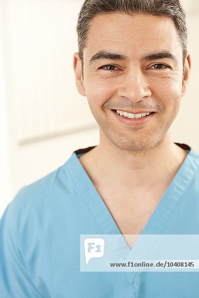 Lächelnder Arzt