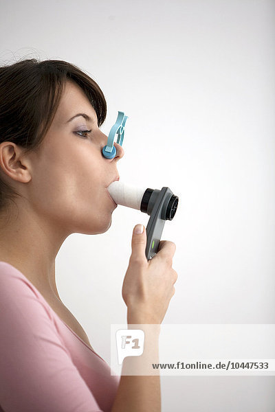 junge Frau  Spirometrie