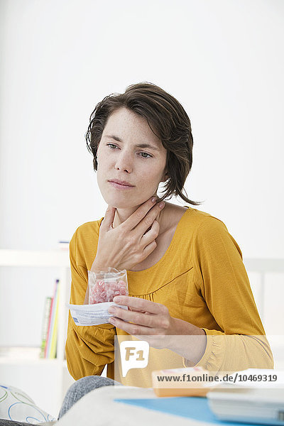COUGHING TREATMENT WOMAN