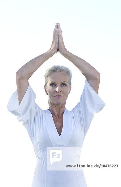 MODELL FREIGEGEBEN. Yoga. Frau  die Yoga-Übungen durchführt Yoga