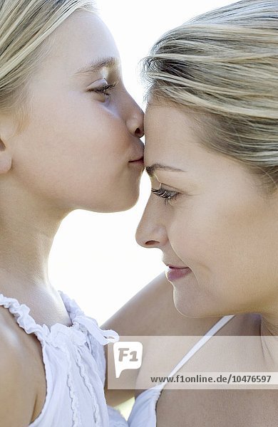 küssen Familie - Mensch Mädchen Mutter - Mensch Mutter und Tochter