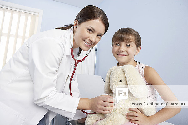 Hausarzt und Kind