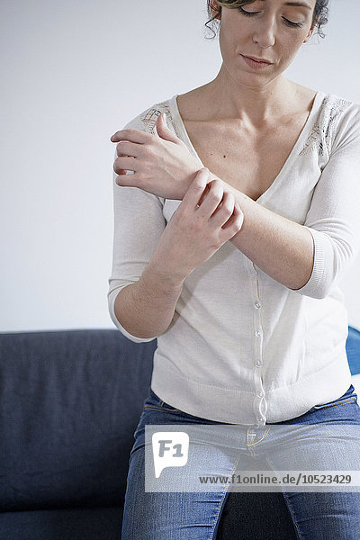 Woman suffering from wrist pain.