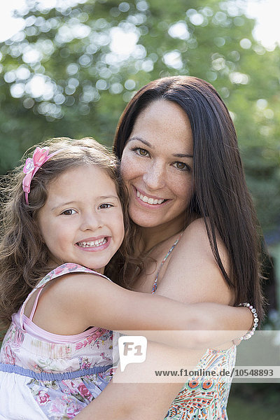 Portrait lächelnde Mutter mit Tochter