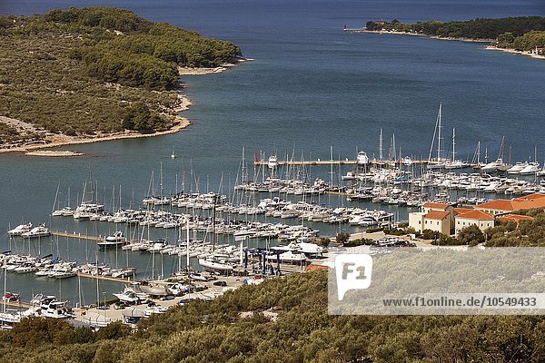 Yachthafen der Stadt Cres  Insel Cres  Kroatien  Kvarner Bucht  Adria  Kroatien  Europa
