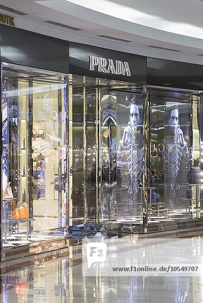 Prada-Geschäft im Einkaufszentrum Suria KLCC  Petronas Twin Towers  Kuala Lumpur  Malaysia  Asien