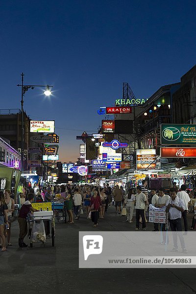 Khao San Road  auch Khaosan Road  bei Nacht  Bangkok  Thailand  Asien