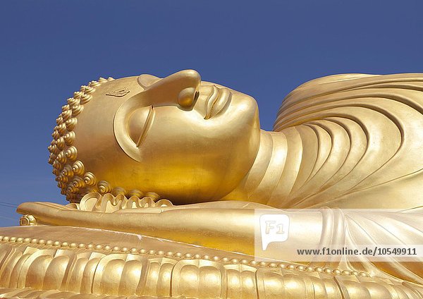 Riesige Buddha-Statue  Detail  Wat Phra Non Laem Pho oder Lampor  Ko Yo  Provinz Songkhla  Thailand  Asien