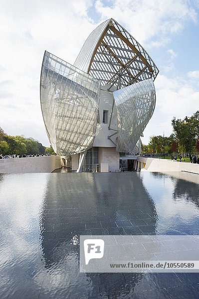 Fondation Louis Vuitton  Privatmuseum für moderne Kunst  Architekt Frank Gehry  Bois de Bologne  Paris  Île de France  Frankreich  Europa