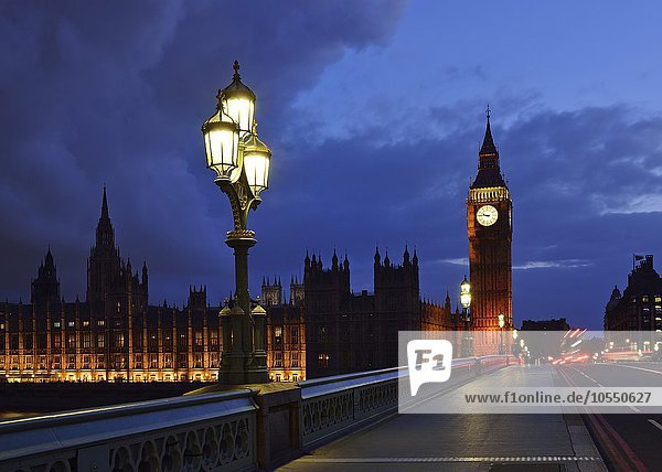 Palace of Westminster  Houses of Parliament und Big Ben bei Nacht  Westminster Bridge  London  England  Großbritannien  Europa