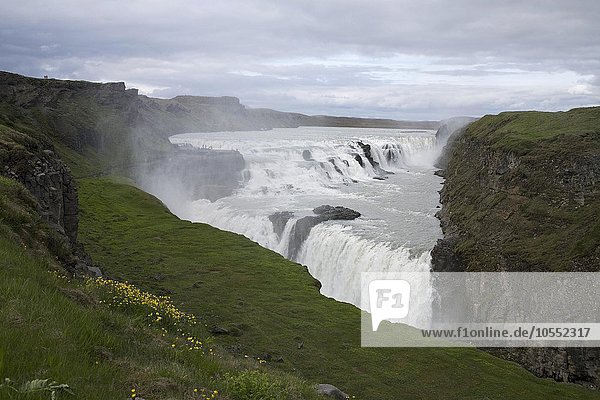 Gullfoss Wasserfall am Fluss Hvítá  Island  Europa