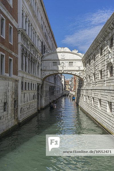 Kanal mit Gondel  Venedig  Italien  Europa