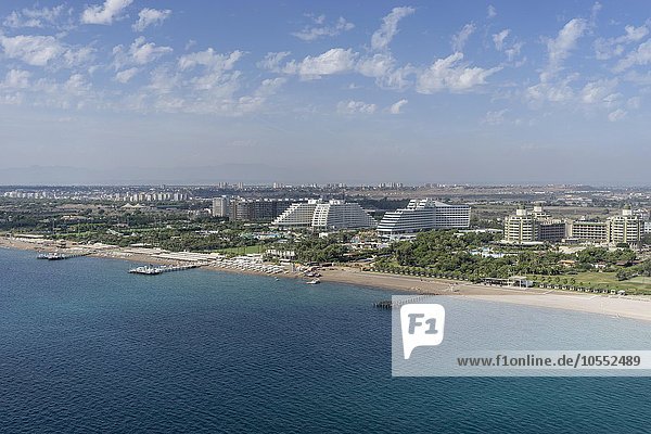 Große Hotelanlagen am Strand  Antalya  Türkei  Asien