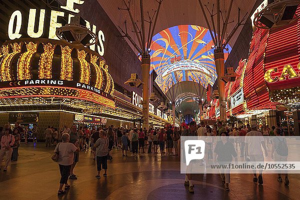 Neon-Kuppel der Fremont Street Experience  Downtown  Las Vegas  Nevada  USA  Nordamerika