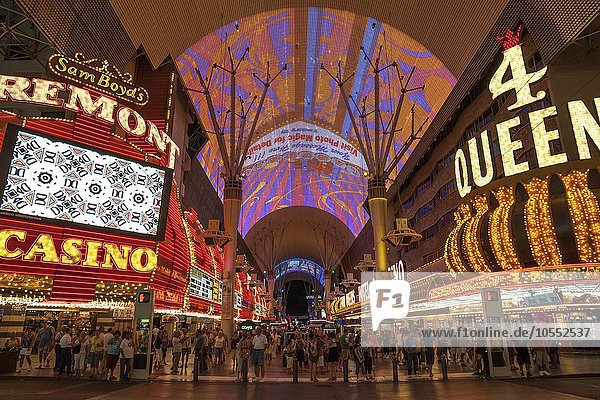 Neon-Kuppel der Fremont Street Experience  Downtown  Las Vegas  Nevada  USA  Nordamerika