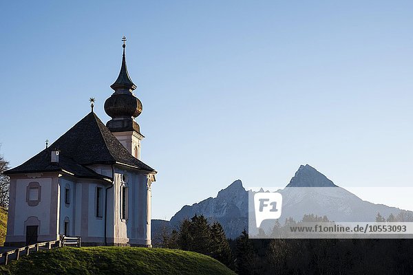 Wallfahrtskirche Maria Gern  hinten der Watzmann  Berchtesgaden  Bayern  Deutschland  Europa