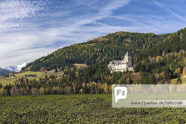 Schloss Moosham im Herbst  Lungau  Salzburg  Österreich  Europa