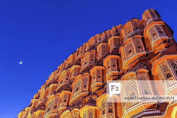 Facade of the Hawa Mahal  Palace of the Winds  at dusk with moon  Jaipur  Rajasthan  India  Asia