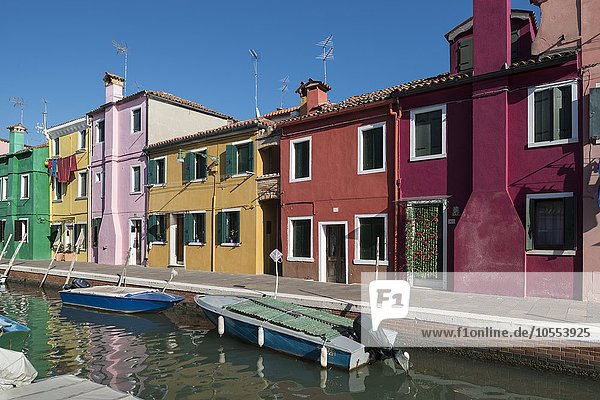 Bunte Häuser am Rio San Mauro  Burano  Venedig  Veneto  Italien  Europa