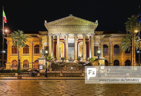 Oper  Teatro Massimo  bei Nacht  Piazza Verdi  Altstadt  Palermo  Sizilien  Italien  Europa