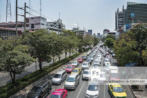 Stau auf verkehrsreicher Straße,  Siam Square,  Bangkok,  Thailand,  Asien