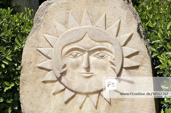 Sonne mit Gesicht in Stein gemeißelt  Golestan-Palast oder Golestanpalast  Teheran  Iran