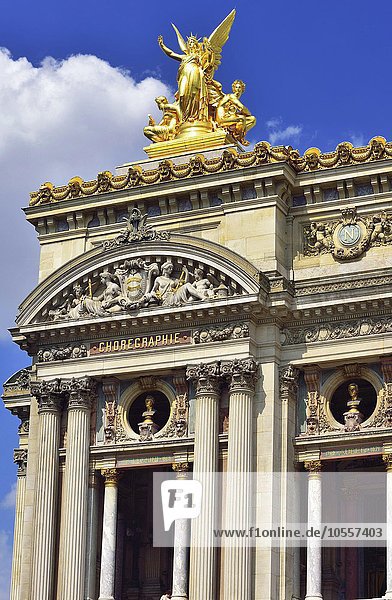 Fassade mit Säulen und vergoldeter Statue  Opéra de Garnier  Paris  Ile De Fance  Frankreich  Europa