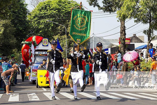 Parade am Nationalfeiertag,  Klaten,  Zentraljava,  Insel Java,  Indonesien,  Asien