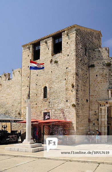 Teil der Stadtmauer  Trogir  Dalmatien  Kroatien  Europa