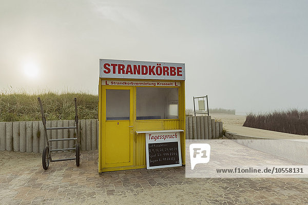 Kassenhäuschen für Strandkörbe  Döse  Cuxhaven  Lower Saxony  Germany  Europe
