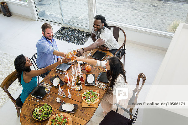 Freundschaft am Tisch essen Zimmer Tisch