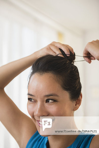 Brötchen Frau chinesisch Haar binden