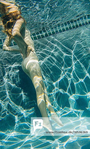 Nackt frauen schwimmbad