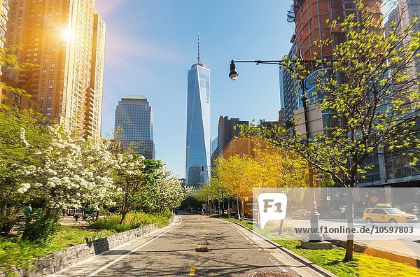 Manhattan Financial District Radweg und One World Trade Center  New York  USA