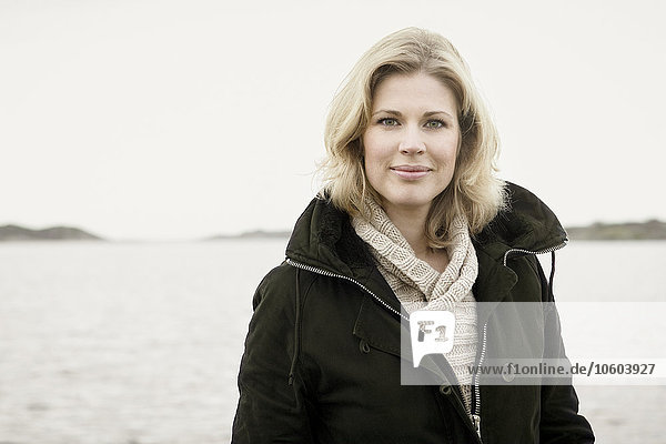 Portrait Frau lächeln Meer
