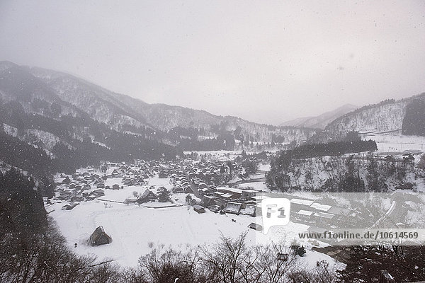 Das Dorf Shirakawa-go unter dem Schnee  Präfektur Gifu  Japan