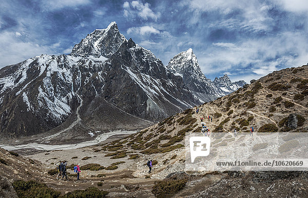 Nepal Himalaya Khumbu Everest Region Taboche Bergsteiger überqueren Berge