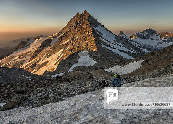 Schweiz  Wallis  Saas-Grund  Pennine Alps  Portjengrat  Bergsteigerin