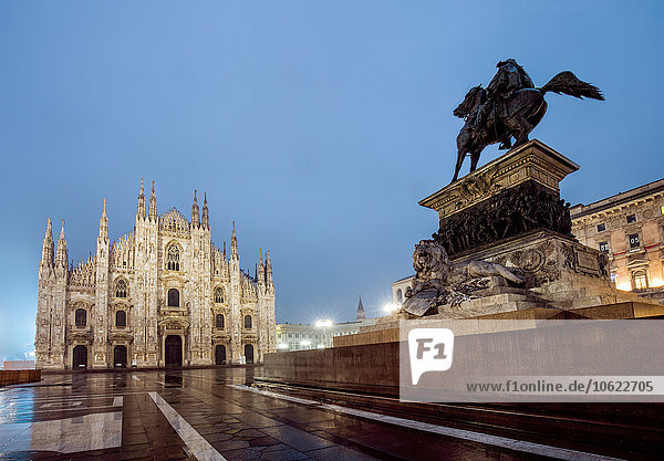 Italien  Mailand  Mailand Catherdal und Denkmal von Vittorio Emanuele II.