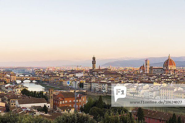 Italien  Toskana  Florenz  Stadtbild am Abend