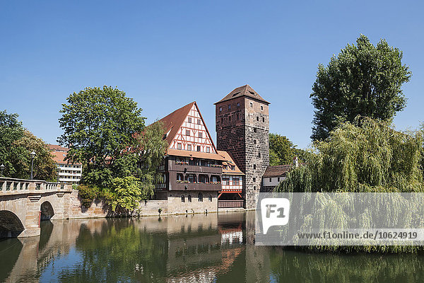 Deutschland  Bayern  Nürnberg  Altstadt  Maxbrücke  Weinstadl und Wasserturm  Pegnitz