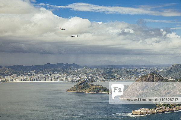 Brasilien  Rio de Janeiro  Blick auf Niteroi und Bucht  vom Zuckerhut aus gesehen