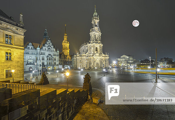 Germany  Dresden  Dresden Cathedral  Dresden Castle  Georgenbau  Palace Square at night