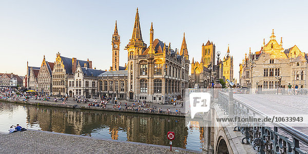 Belgien  Gent  Altstadt  historische Häuser am Fluss Leie und Brücke Sint-Michielsplein