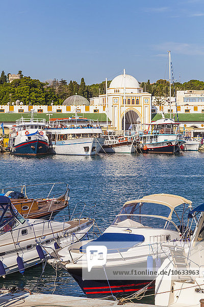 Griechenland  Rhodos  Boote im Hafen von Mandraki und Nea Agora