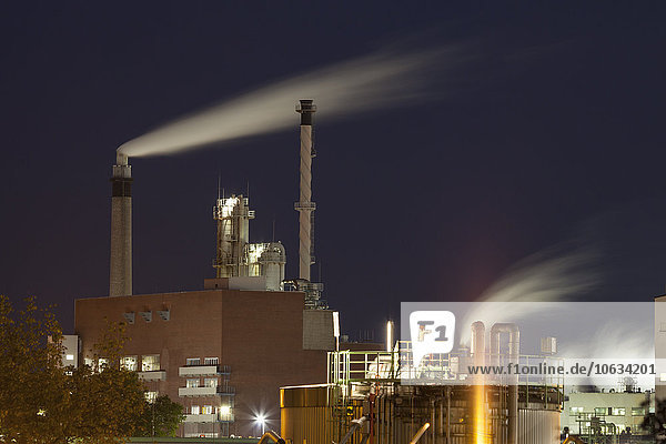 Deutschland,  Leverkusen,  Chemiepark Chempark bei Nacht