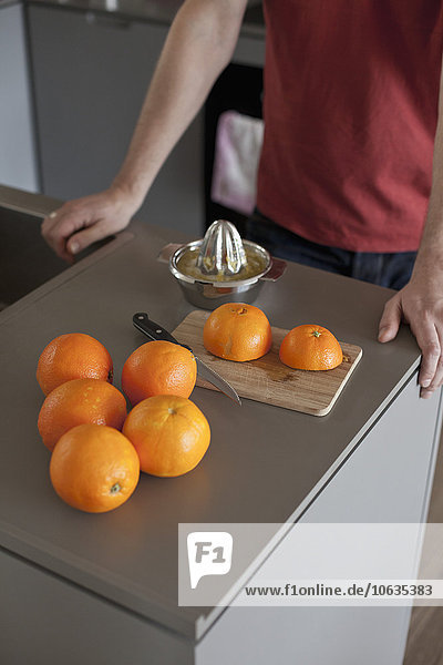 Orangen und Entsafter