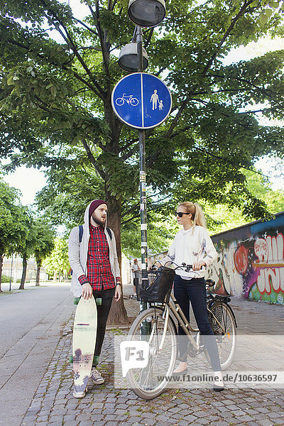 sprechen Freundschaft Weg Skateboard Fahrrad Rad