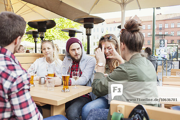 sitzend Frau Freundschaft Weg Produktion Cafe