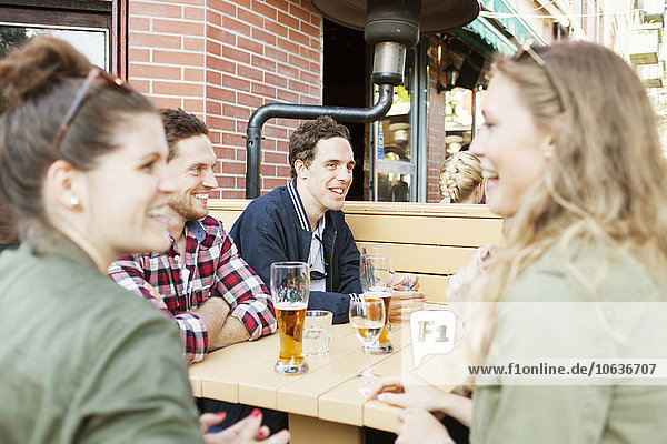 Fröhlichkeit Freundschaft Weg Cafe